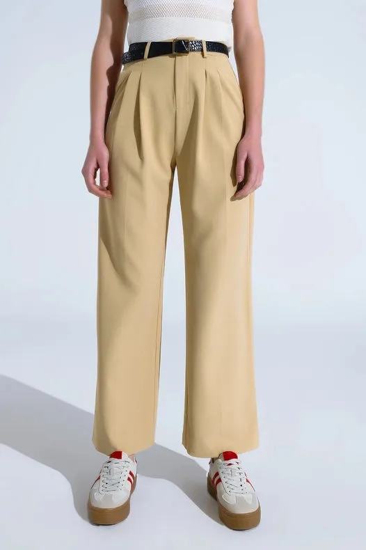 Straight Leg Trousers With Side Pockets And Darts In Beige