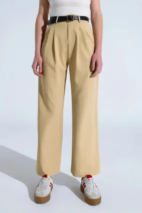 Straight Leg Trousers With Side Pockets And Darts In Beige